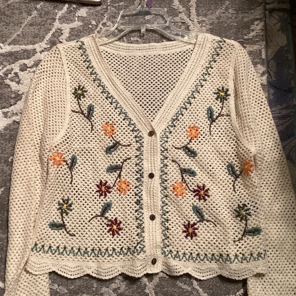 Flower embroidered cardigan